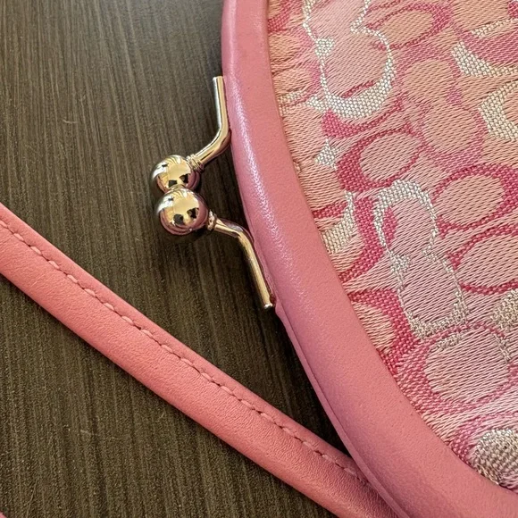 Coach Kisslock Wristlet Pink Lurex Signature C - Picture 8 of 12